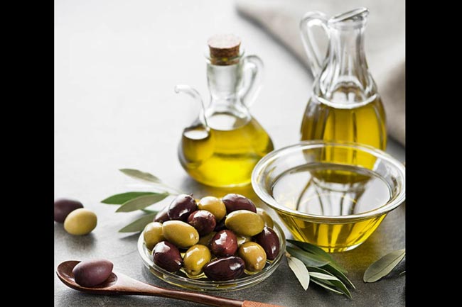 2. जैतून का तेल (Olive Oil)