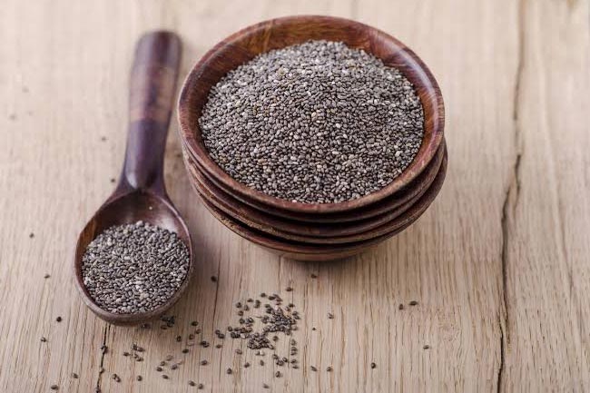 1. चिया सीड्स (Chia Seeds)