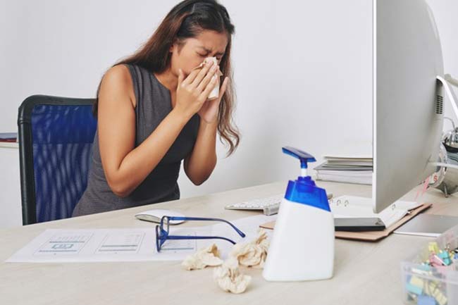 गर्मियों में क्यों होती है सर्दी? (Causes of Summer Cold)