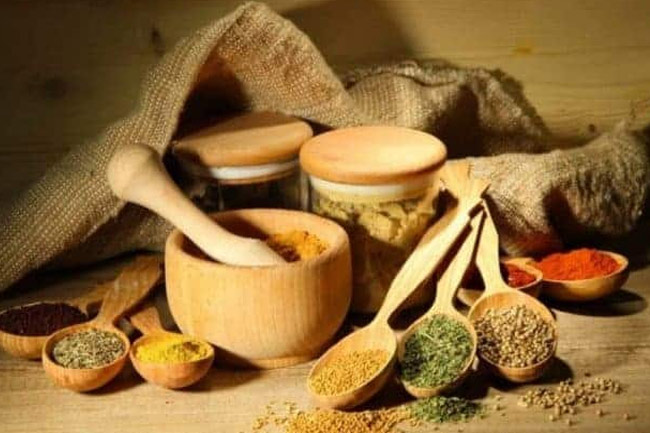 7. आयुर्वेदिक चूर्ण या काढ़ा (Ayurvedic Powder or Kadha)