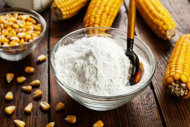 9. कॉर्नस्टार्च से ठीक करें पैरों का फंगल इंफेक्शन (Use cornstarch to cure fungal infection)