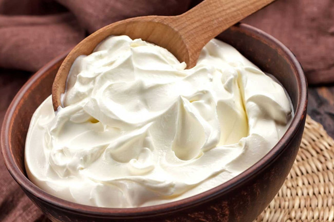 5. एथलीट फुट होने पर इस्तेमाल करें दही (Use yogurt to cure Athlete's foot)