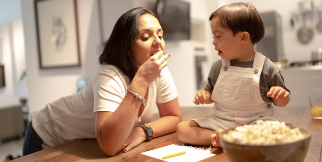 eat popcorn at night cravings