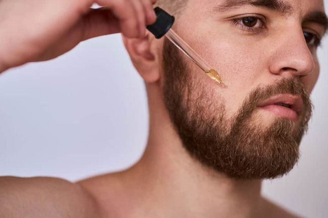 बियर्ड ऑयल का ज्यादा न करें इस्तेमाल (Avoid Excessive Use Of Beard Oil)