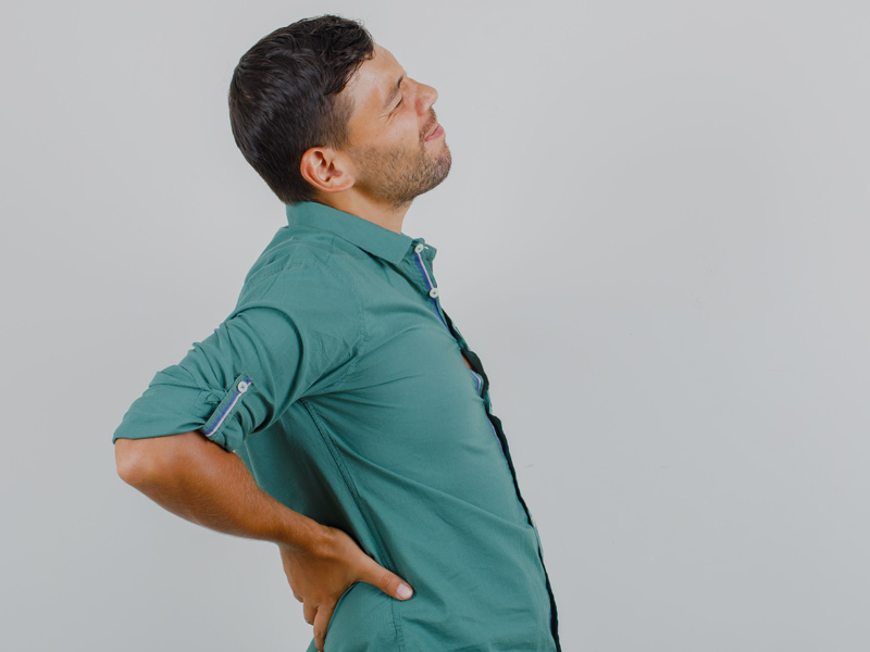 स्लिप डिस्क क्या है? डॉक्टर से जानें इस समस्या के लक्षण, कारण, इलाज और बचाव के टिप्स