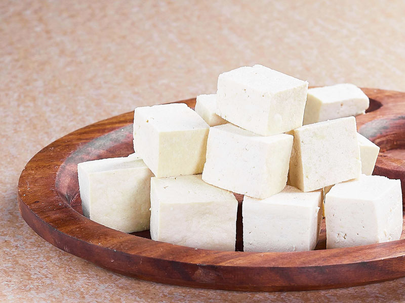 क्या आप भी ज्यादा खाते हैं पनीर? डायटीशियन से जानें इसके 4 नुकसान