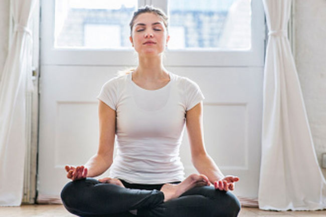 5. याेगा और मेडिटेशन करें (Yoga and Meditation)