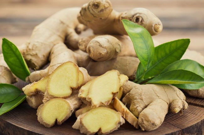 3. अदरक (Ginger)