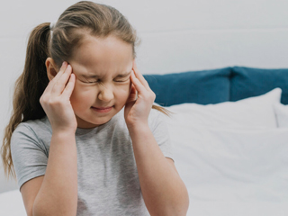 जानें बच्चों में सिरदर्द के आम कारण और इससे राहत पाने के 7 आसान घरेलू उपाय