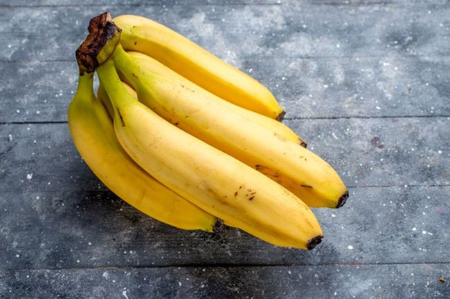 1. केला (Banana)