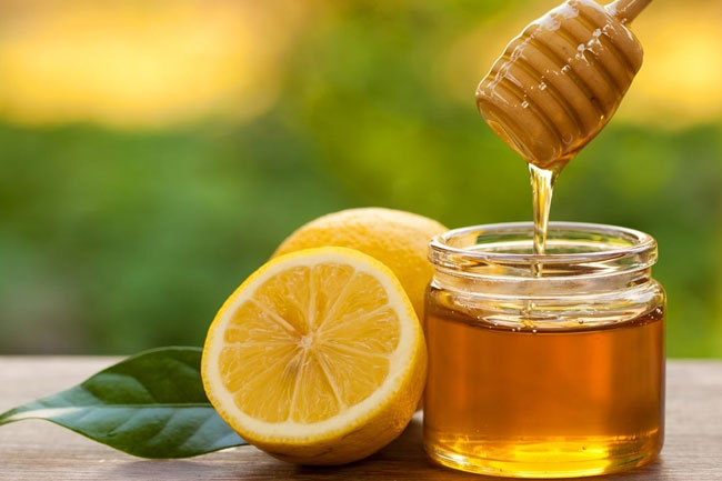 7. नींबू और शहद (Lemon and Honey)