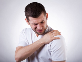 कंधाें और गर्दन में दर्द की रहती है समस्या? राहत पाने के लिए आजमाएं ये 9 घरेलू उपाय