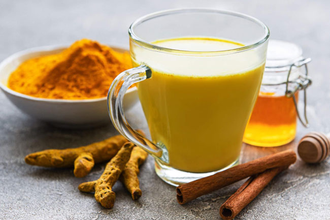 1. हल्दी वाला दूध (Turmeric Milk)