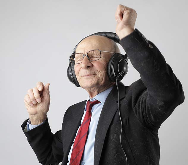 elder_person_enjoying