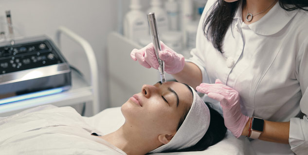 Collagen-induction-therapy-Microneedling