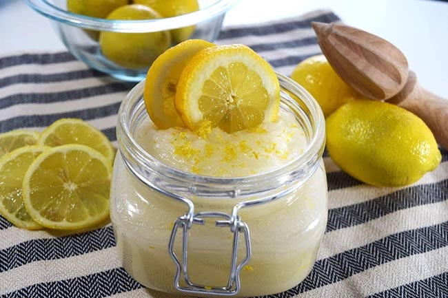 3. नींबू और चीनी (Lemon and Sugar)