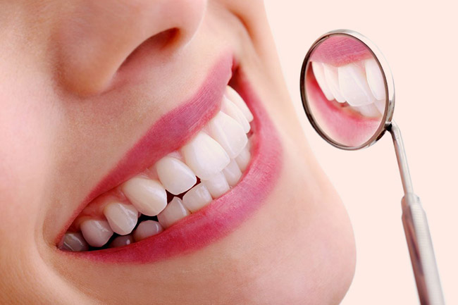 6. मुंह में प्लॉक नहीं बनने देता मिस्वाक (Miswak prevents plaque in teeth)