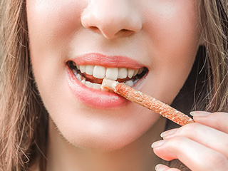 दांत से जुड़ी समस्याओं को दूर करता है मिस्वाक, जानें इससे मिलने वाले 10 फायदे और प्रयोग का तरीका