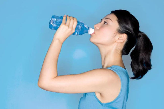 6. खूब पानी पिएं (Drink Water)