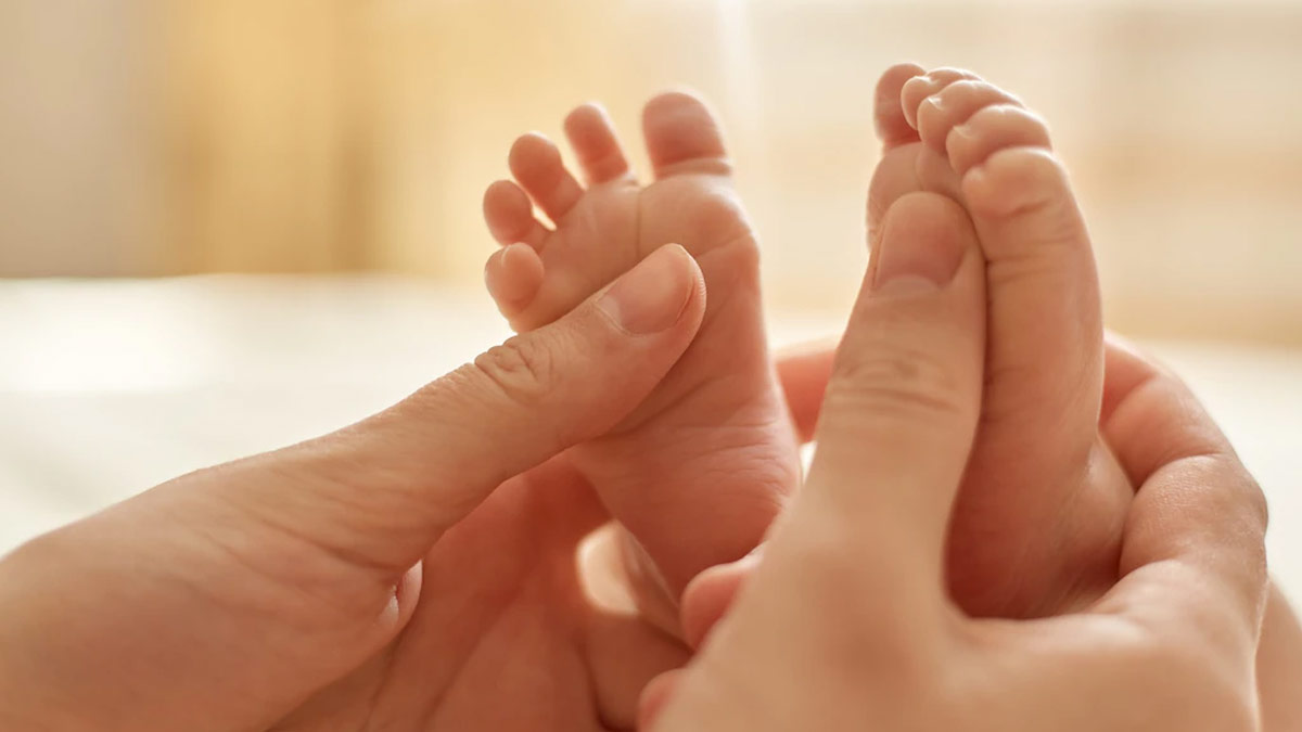 देसी घी से बच्चे की मालिश करने के फायदे
