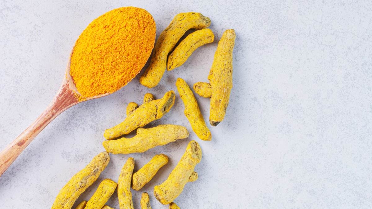 Benefits of applying mustard oil and turmeric