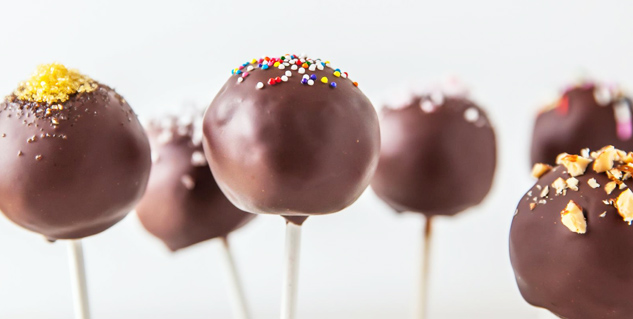 No-Bake Chocolate Cookie Pops