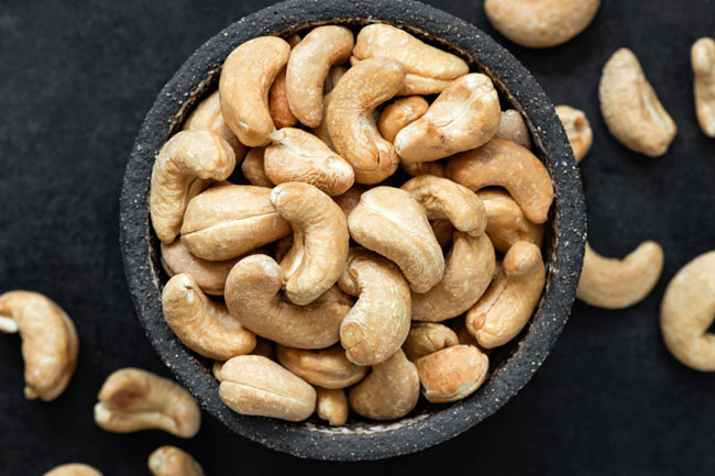 7. काजू (Cashew)