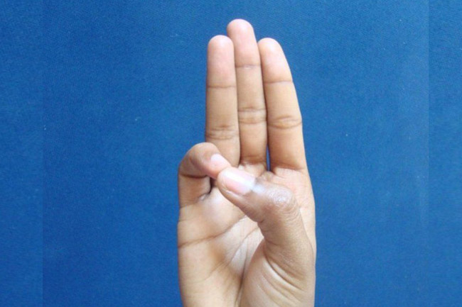 2. वरुण मुद्रा (Varun mudra)