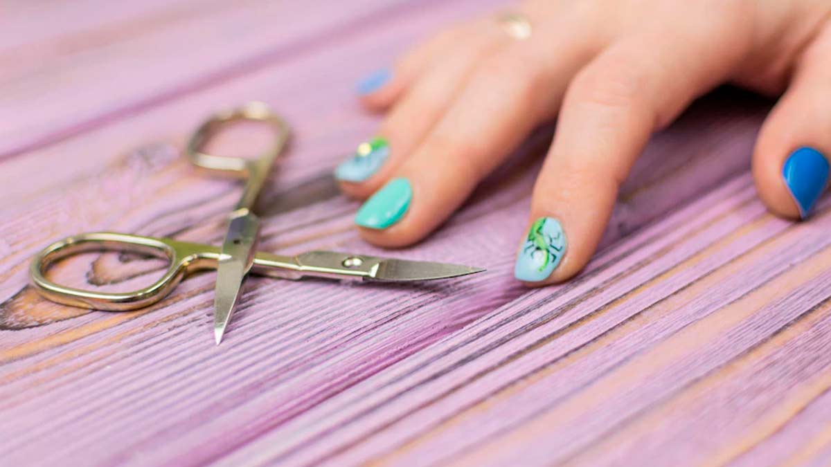 nail-extensions-care