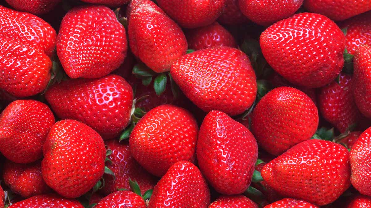 Fruits for Stronger teeth in Hindi