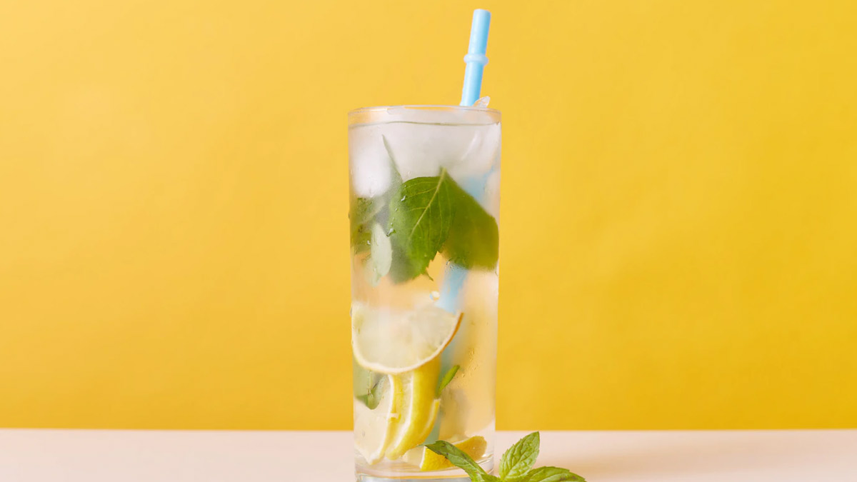 lemon water to clean stomach toxins