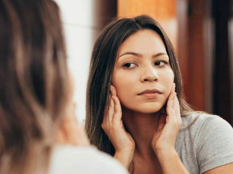 चेहरे पर ज्यादा पसीना आने का क्या कारण है? जानें इसे कम करने के उपाय