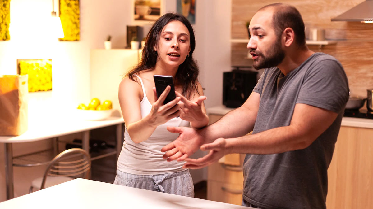 एक्स्ट्रा मैरिटल अफेयर से बाहर कैसे निकलें? अपनाएं ये 5 टिप्स