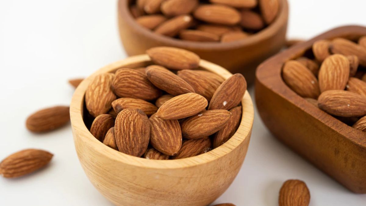 Almond Side Effects in Hindi