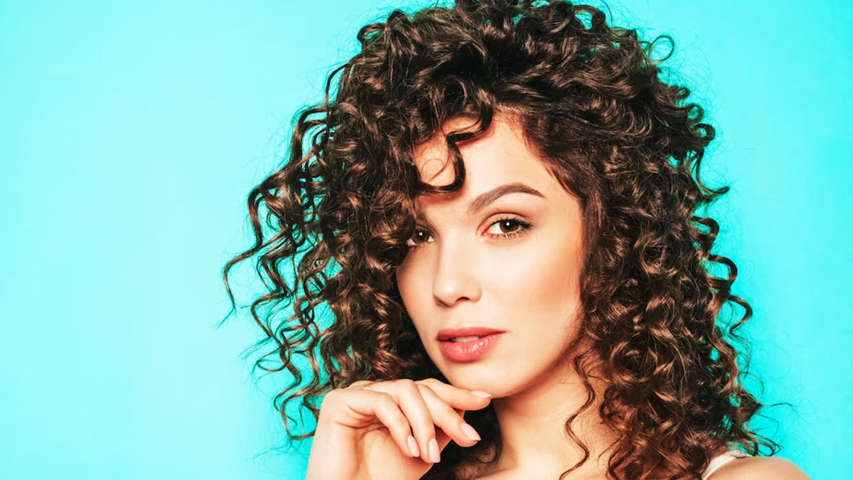 Effective Ways To Use Coconut Oil For Curly Hair In Hindi