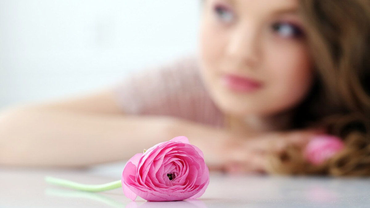 Rose-Water-for-Anti-Ageing-Skin-t