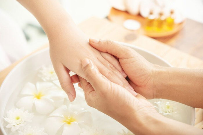 nail-oil-massage