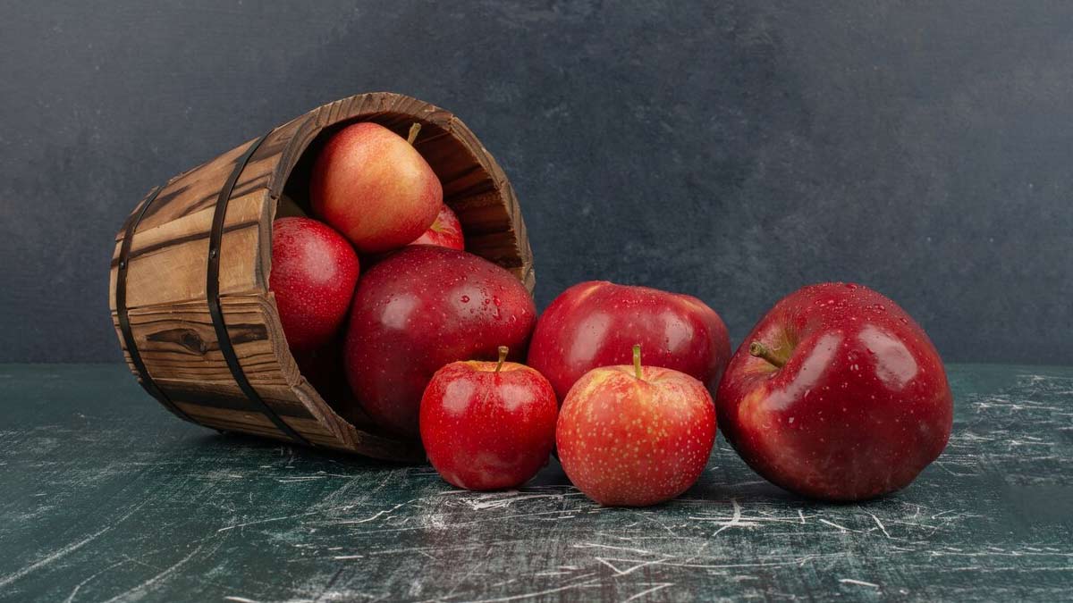 How To Manage High Blood Pressure: Here’s Why You Should Eat An Apple A Day