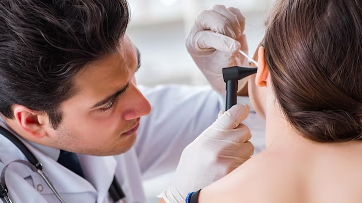 Ear Infection Causes In Winter Symptoms and prevention tips in hindi