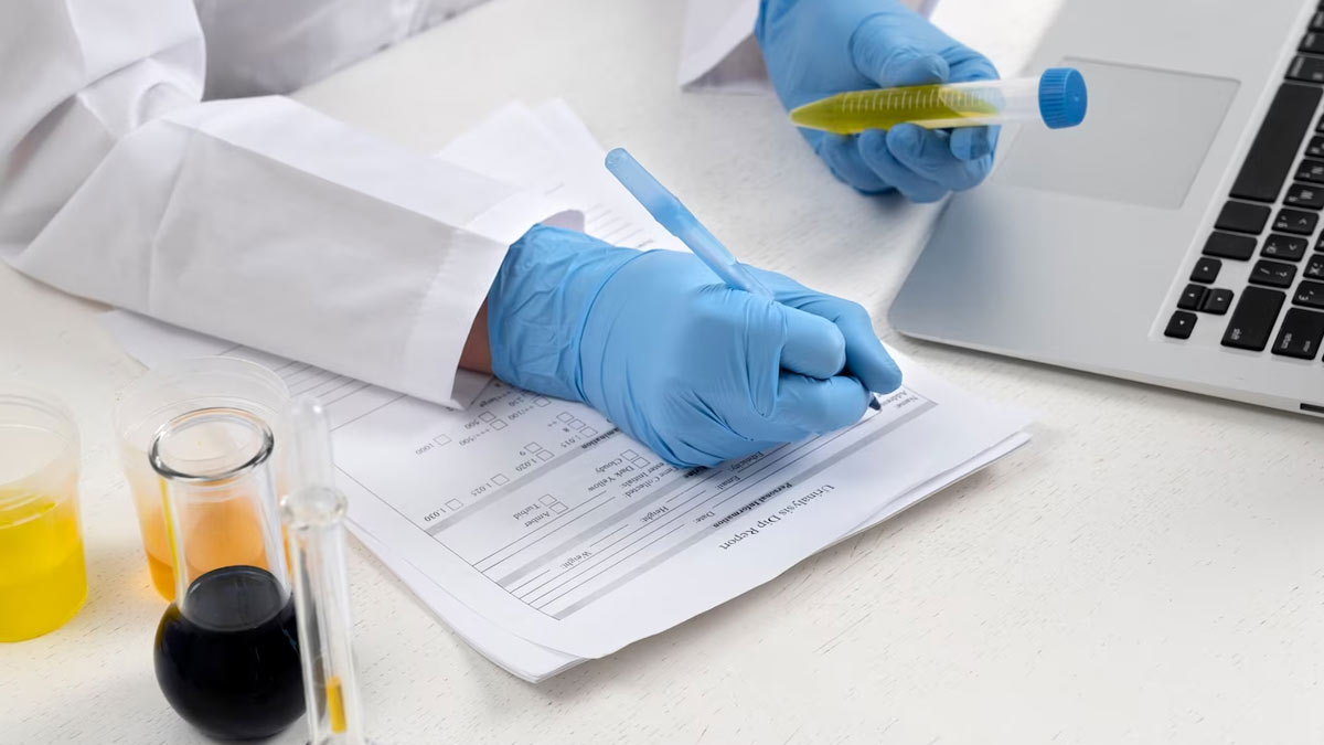 Can diabetes be detected By The colour of urine in hindi