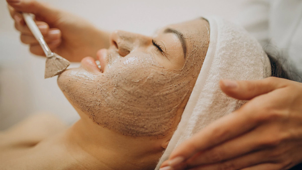 Multani Mitti And Neem Benefits For Face