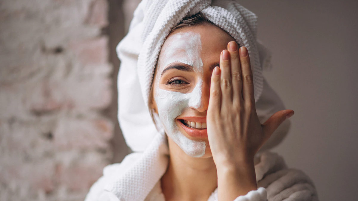 How To Clean Face With Banana Peel In Hindi