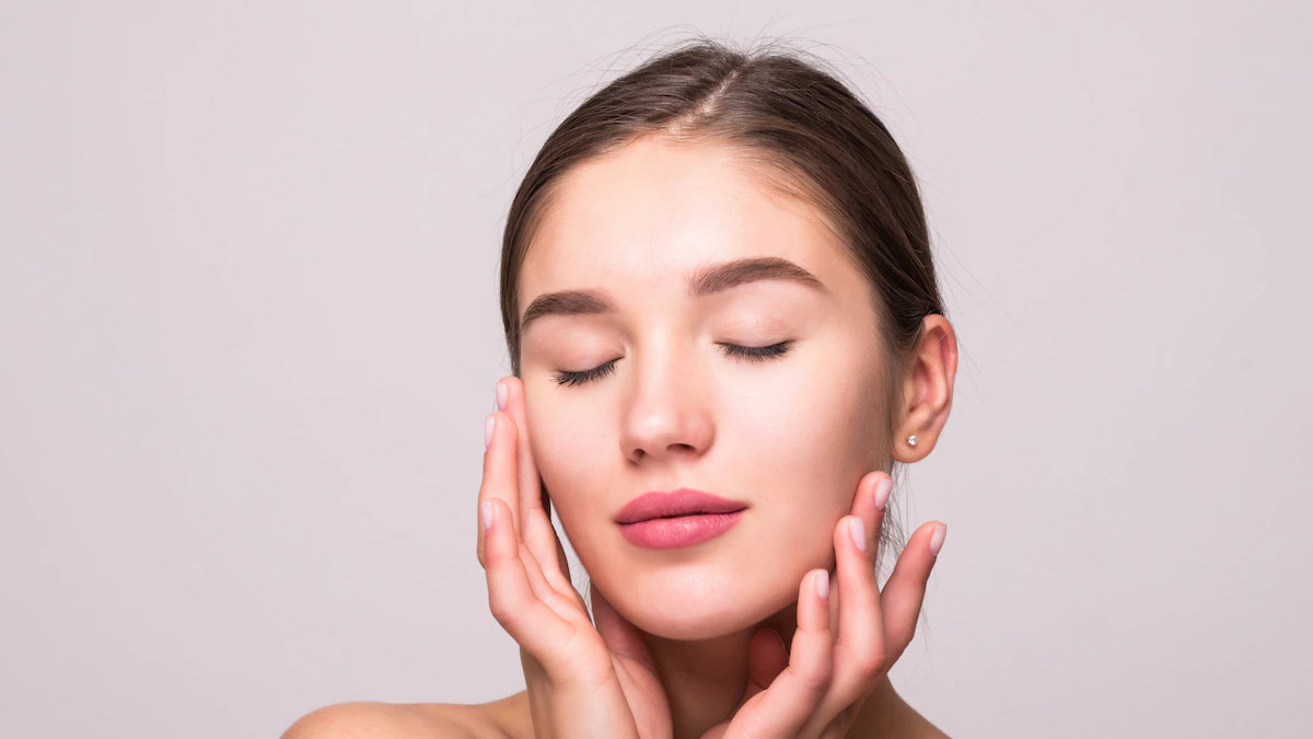 how to apply moisturizer