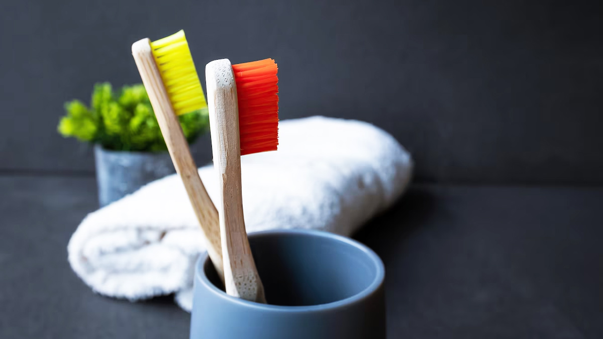 how to use a toothbrush