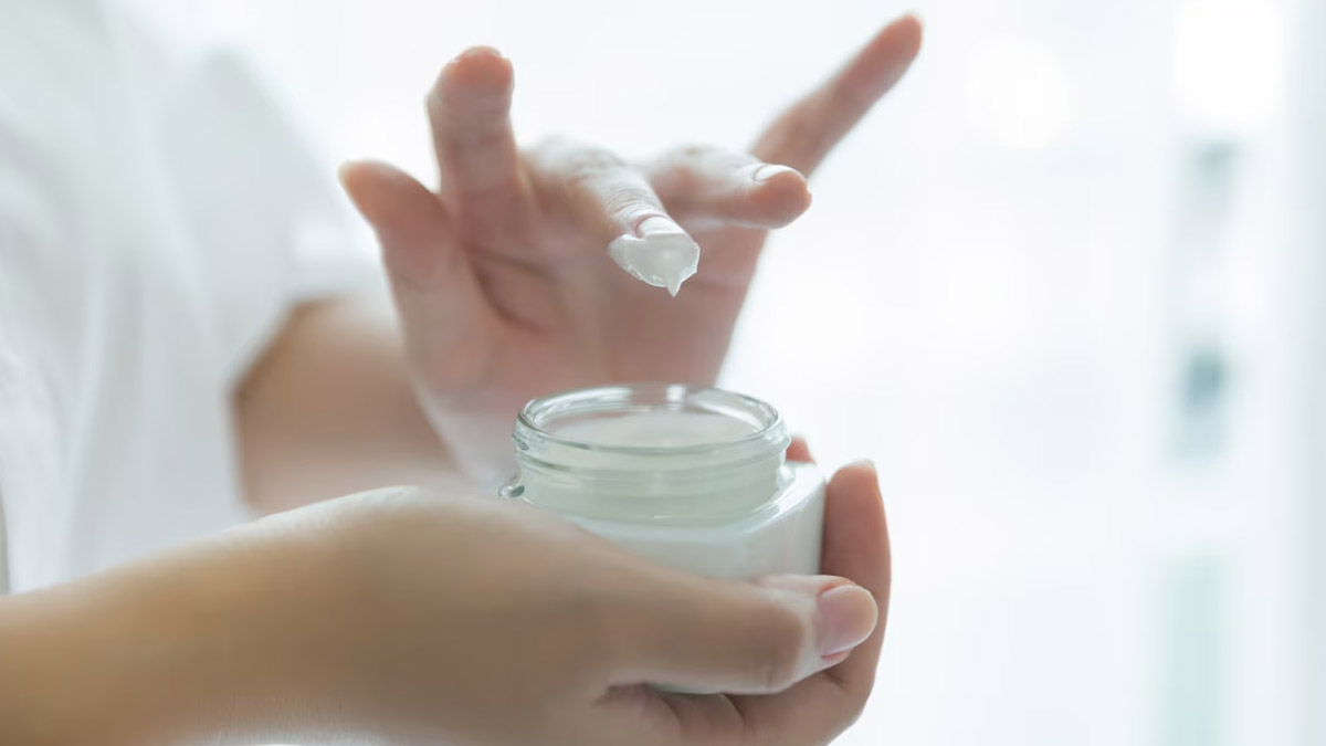 benefits of apply sunscreen on lips in hindi