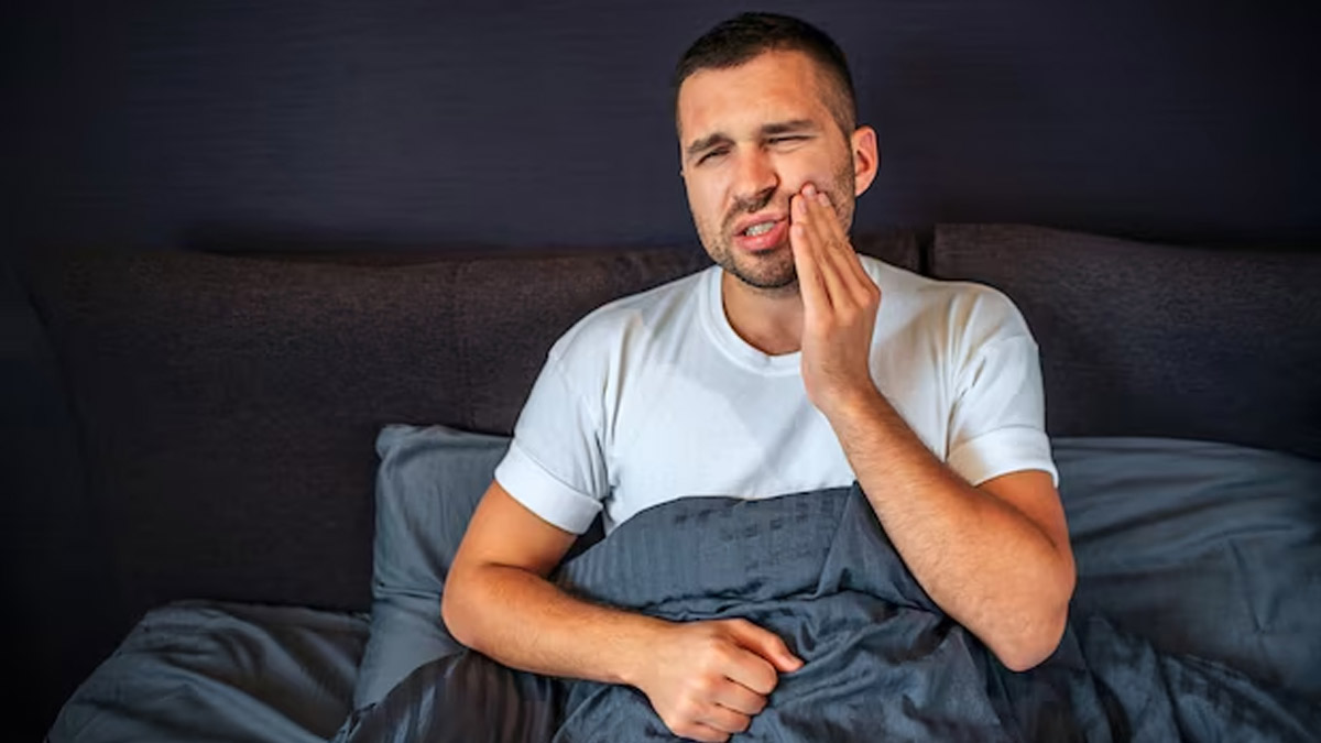 Say Goodbye to Your Nighttime Tooth Pain With These Home Remedies