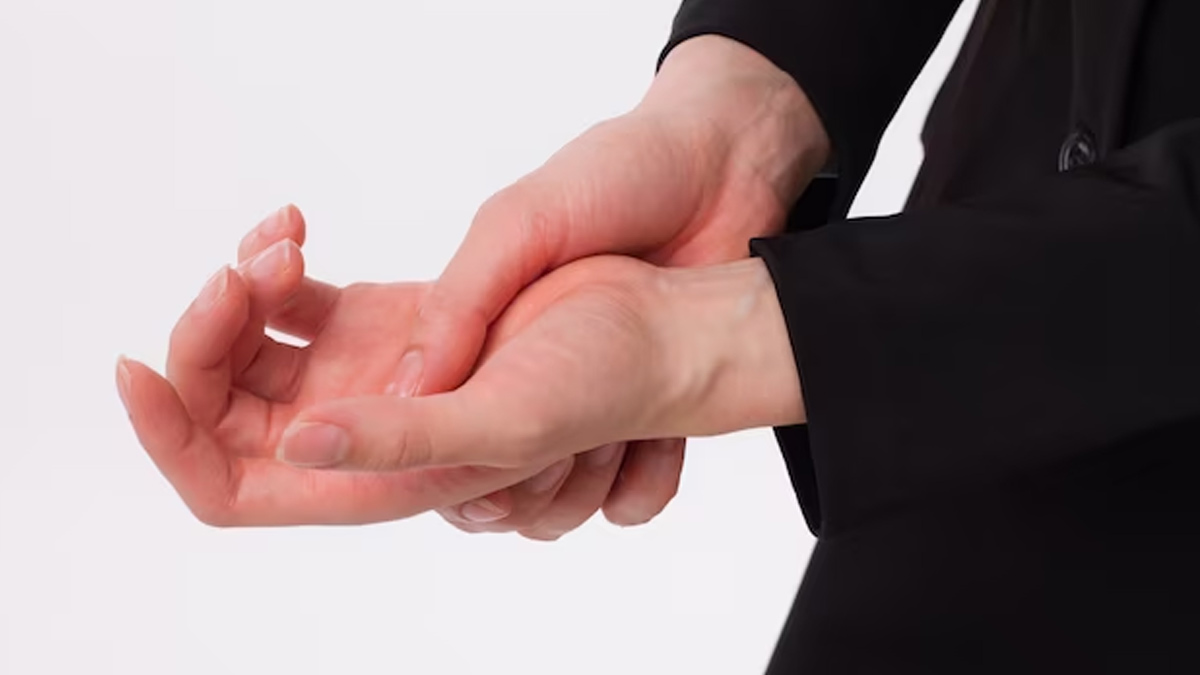 Numbness in feet hands can be sign of these diseases in hindi