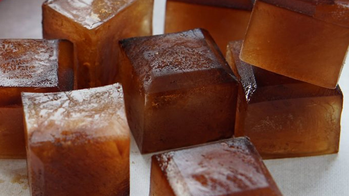 Coffee-Ice-Cubes-Benefits-For-Skin