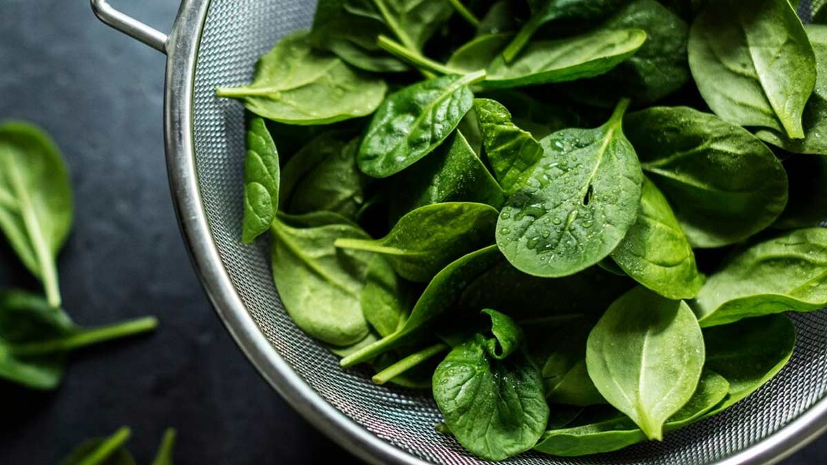 Looking For Stress Relief? Here's How Spinach Can Help You Relax