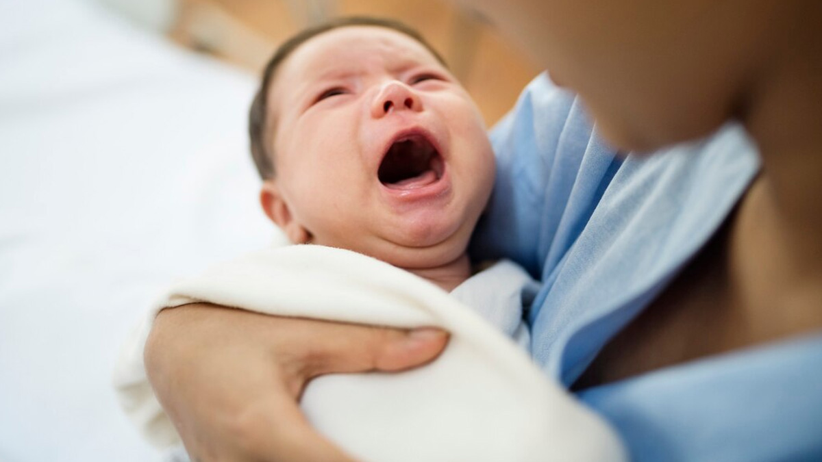 sign of overtired newborn babies